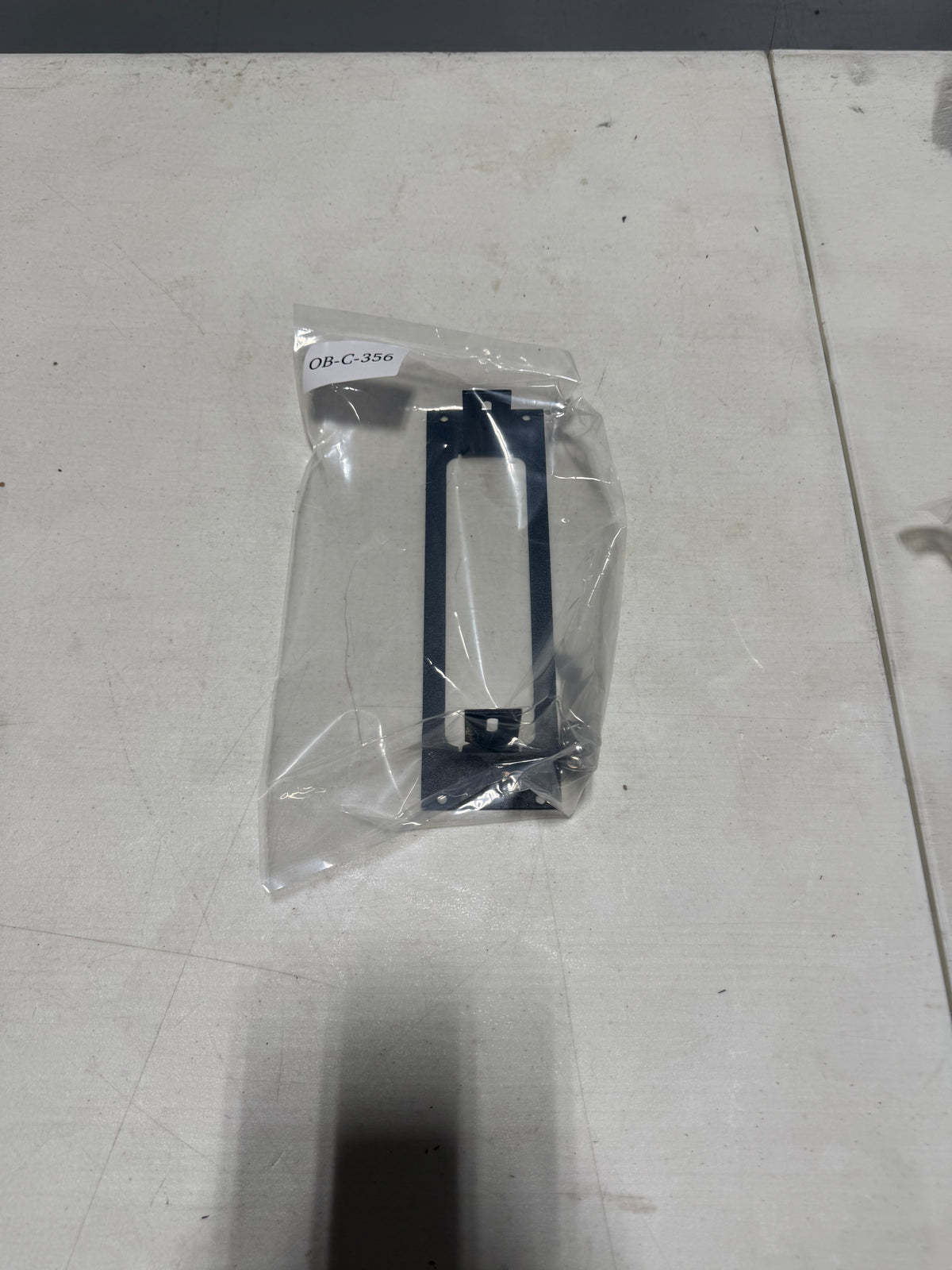 Havis 1-Piece Equipment Mounting Bracket, 2.5" Mounting Space For Kenwood (Used, Open Box)
