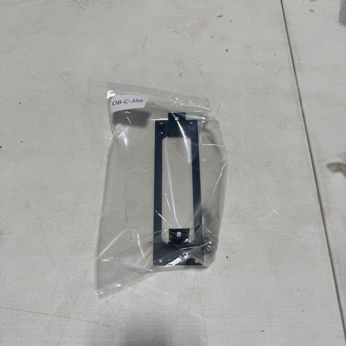 Havis 1-Piece Equipment Mounting Bracket, 2.5" Mounting Space For Kenwood (Used, Open Box)