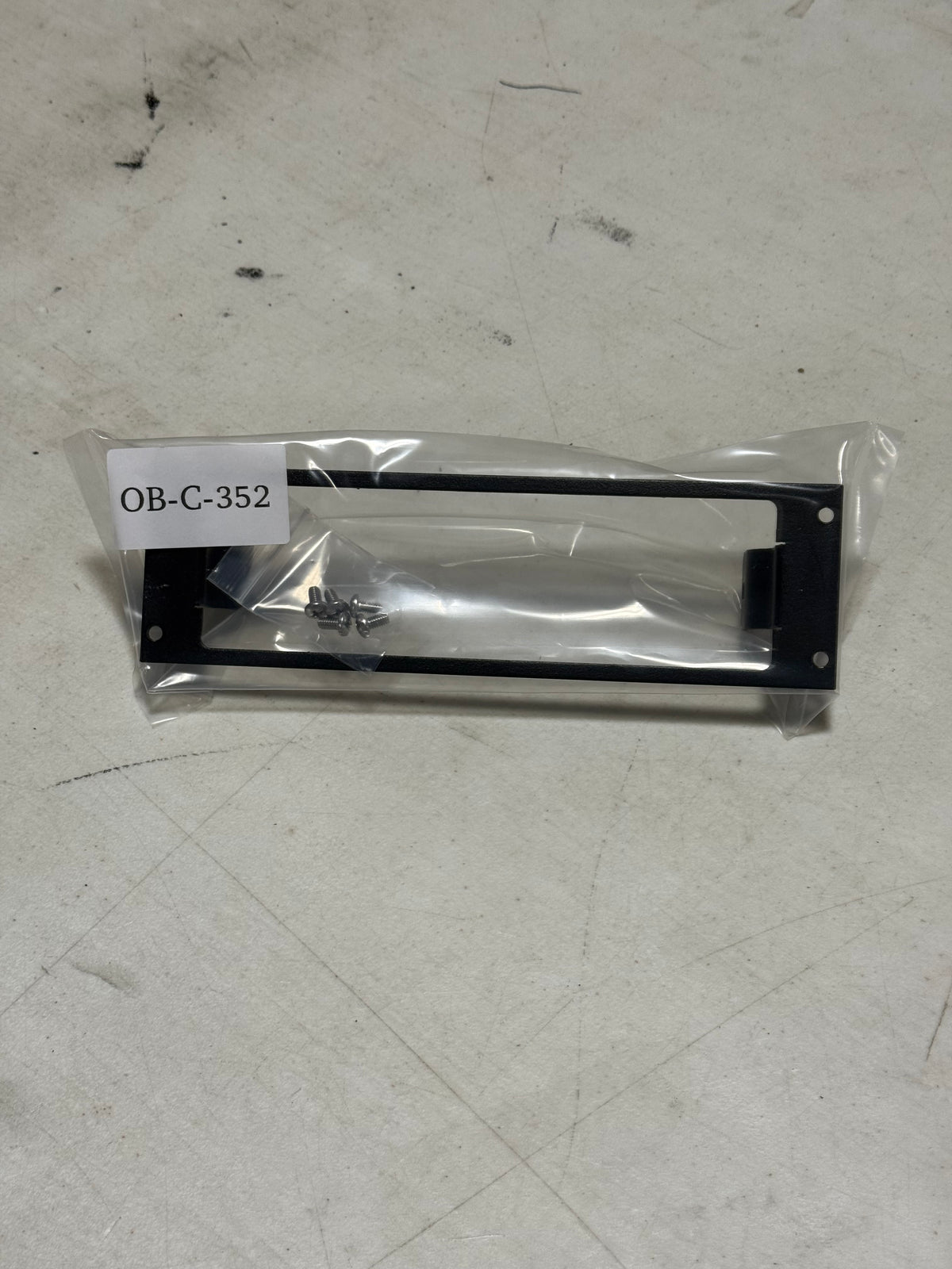 Havis 1-Piece Equipment Mounting Bracket (Used, Open Box)